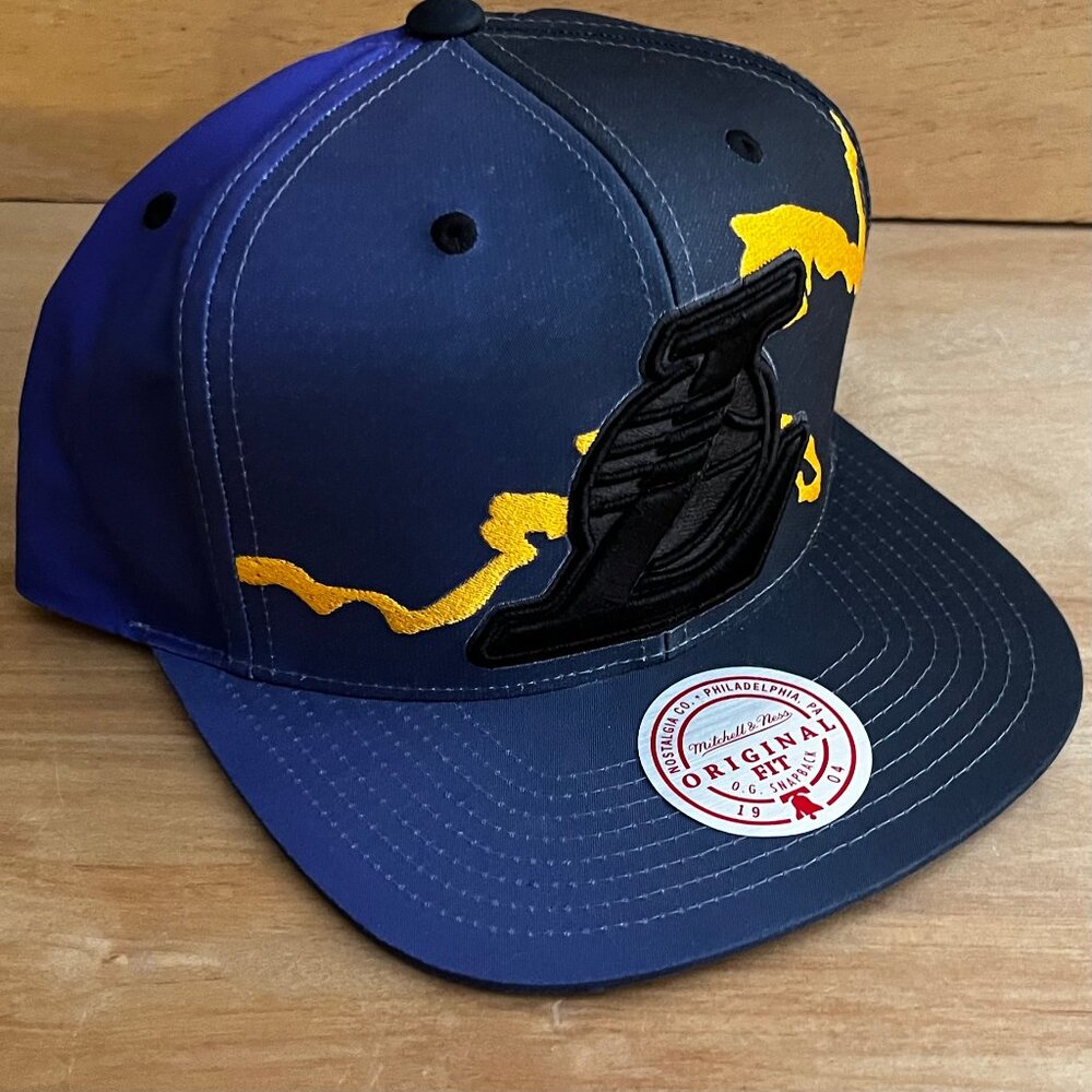 MITCHELL & NESS LAKERS BLACK LOGO 2 TONE SNAPBACK HAT Adjustable NWOT (RARE)